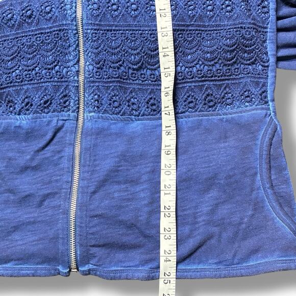 Chico's Zenergy Jacket NWT Size 2 (Large) Becca Kings Navy Washed Crochet Zip - Picture 7 of 7